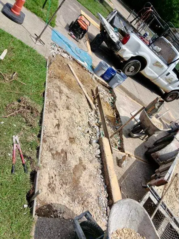 Curved concrete walkway by Lamont Thomas Concrete